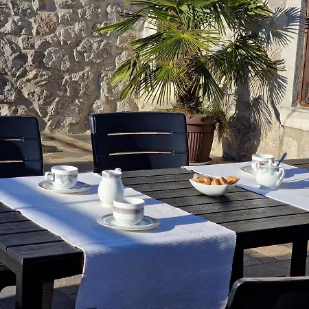 House Nirvana 公寓