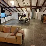 아파트 House Nirvana 바카락