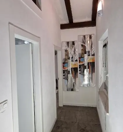 House Nirvana Apartman *