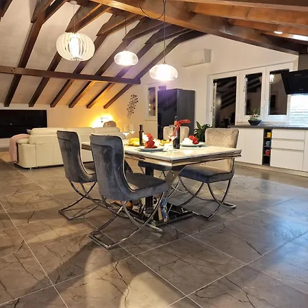 Apartment House Nirvana