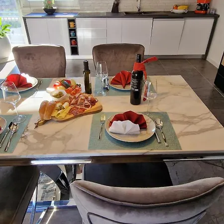 Apartment House Nirvana *