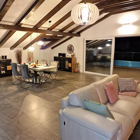 Apartment House Nirvana Bakarac