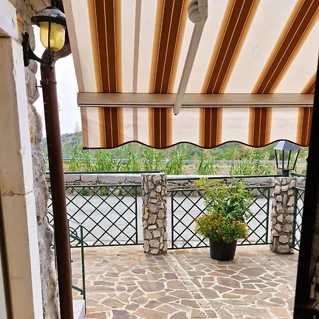 House Nirvana Bakarac