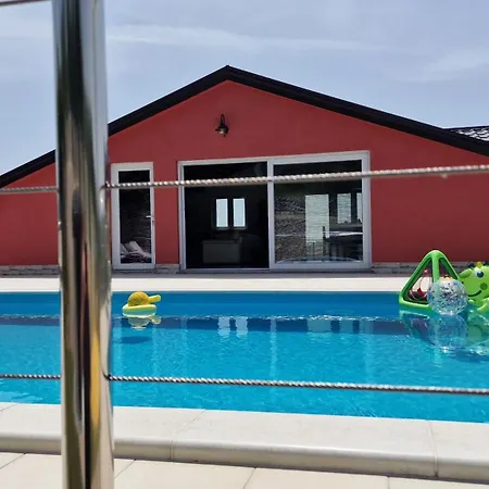 Apartment House Nirvana Bakarac