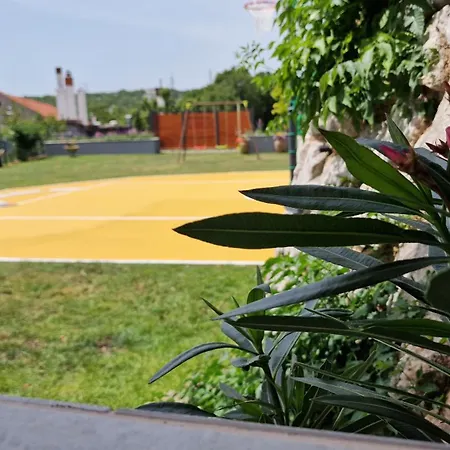 Apartment House Nirvana Bakarac