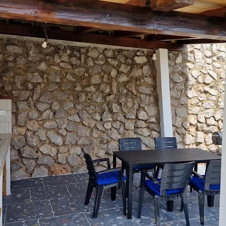 Apartment House Nirvana Bakarac