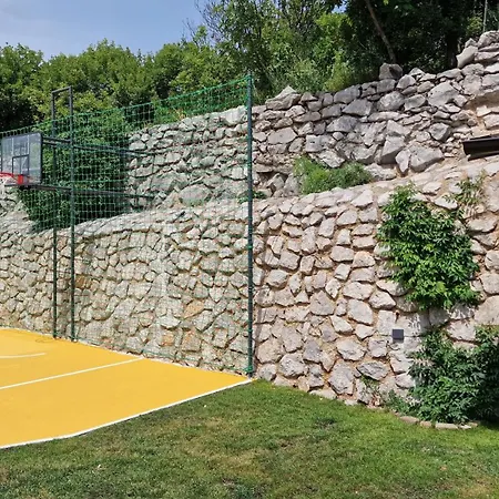 Apartment House Nirvana