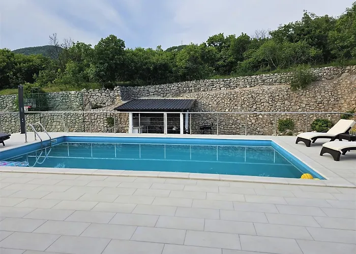 House Nirvana Bakarac